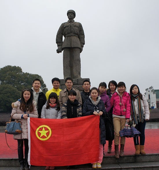 “学雷锋，献爱心”——中国共产主义青年团koko体育APP委员会开展慰问贫困学生助学活动